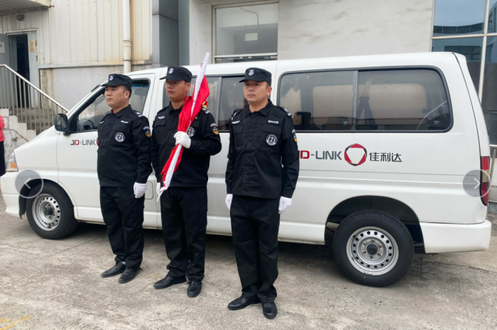 v8哈希游戏物流党支部升国旗